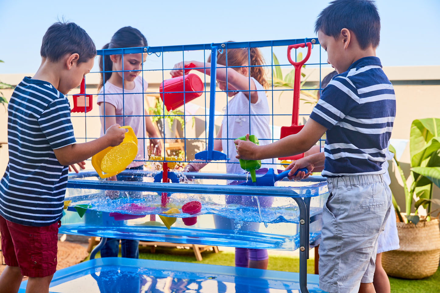 Shopedx UK - 6 Summer Holiday Ideas for Outdoor Sensory Play - Edx Education Play Blog