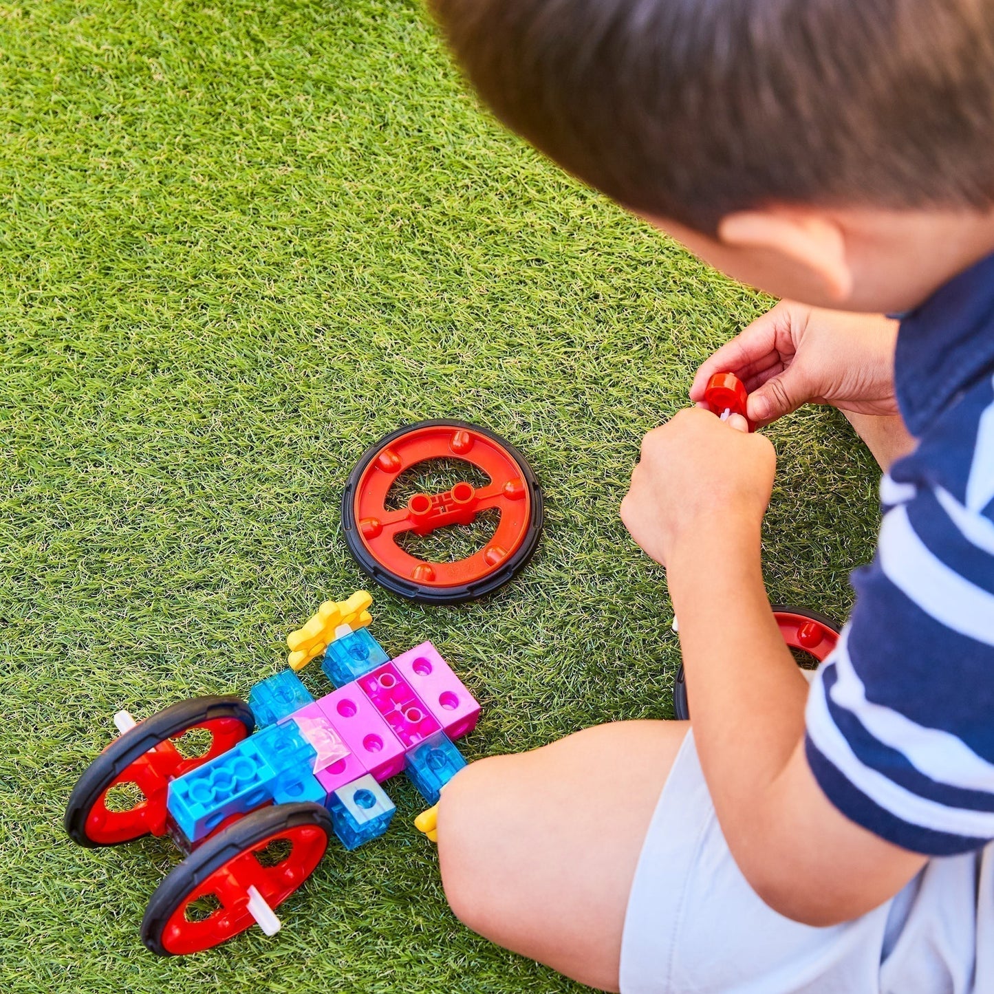 Shopedx UK - Parallel Play and Independent Play What It Is and Why It Matters - Edx Education Play Blog